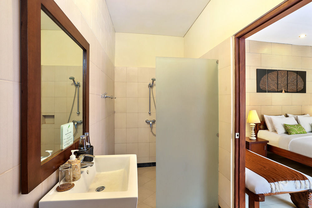 The Vie Villa Legian Exterior photo